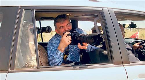 AK Partili vekil Gül'ün kitabını yazdı - Resim: 1