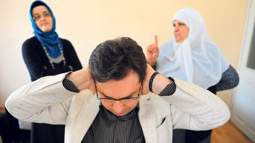 Oğluyla gelininin yatak odasına girip...Hakimin ağzı açık kaldı! - Resim: 2