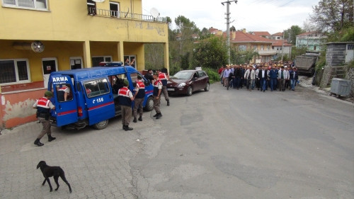 Maden işçileri valiliğe yürüyor - Resim: 2
