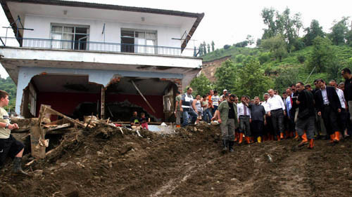Başbakan Erdoğan afet bölgesinde - Resim: 1