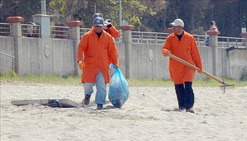 Mahkumlar temizledi turistler güneşlendi! - Resim: 3