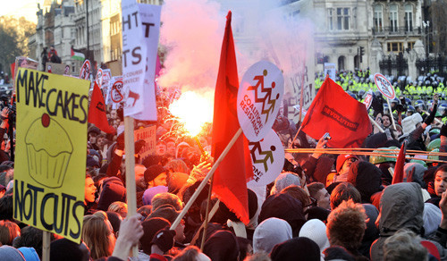 İngiltere'de öğrenciler ayağa kalktı! - Resim: 1