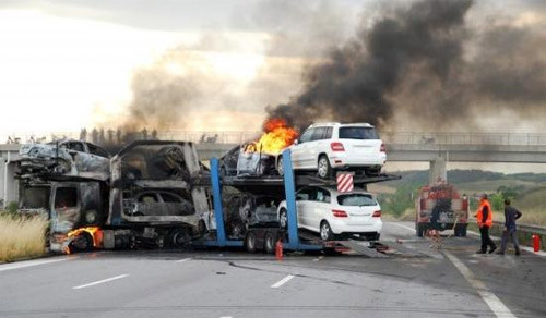 TEM'de Mercedesler cayır cayır yandı - Resim: 4