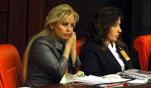 Meclisteki gizemli sarışın kim? - Resim: 3