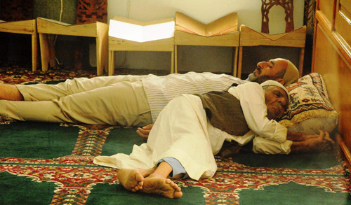 Sıcaklardan kaçan camiye gidiyor - Resim: 2