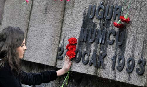 Uğur Mumcu mezarı başında anıldı - Resim: 1