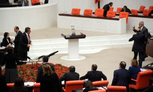 Meclis'te tansiyon düşmüyor! - Resim: 1
