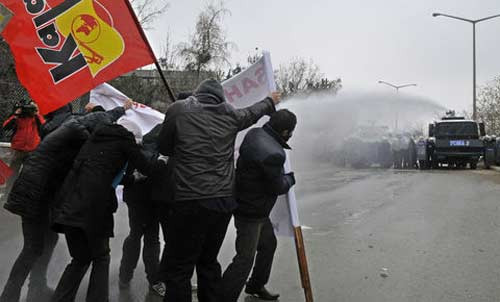YÖK'ün önü savaş alanına döndü - Resim: 2