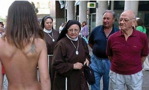 Çaktırmadan bakarken yakalandılar - Resim: 4