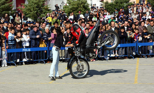 Bu öpücük izleyicileri şoke etti - Resim: 1