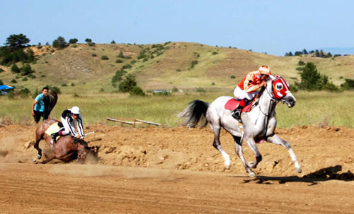At yarışında kare kare kaza anı - Resim: 1