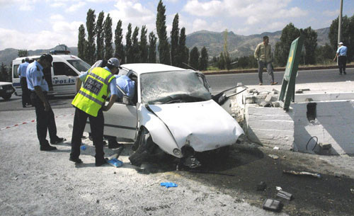Bir aile daha trafiğe kurban gitti - Resim: 2