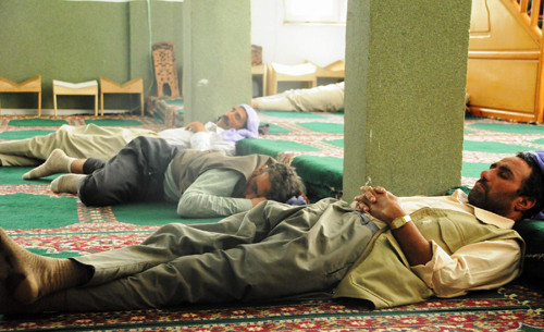 Sıcaklardan kaçan camiye gidiyor - Resim: 3