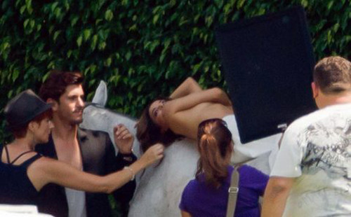 Ünlü yıldız at üstünde çırılçıplak - Resim: 1