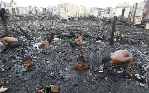 Ölüm pahasına bataklığa daldılar - Resim: 3