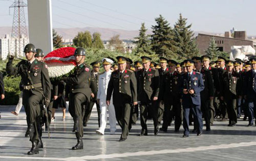 Komutanlardan mezarlık ziyareti - Resim: 4