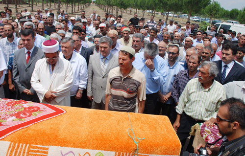 Manisa'da göz yaşları sel oldu - Resim: 4