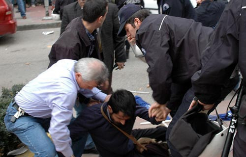 Öğrenci ve polisin meydan savaşı - Resim: 2