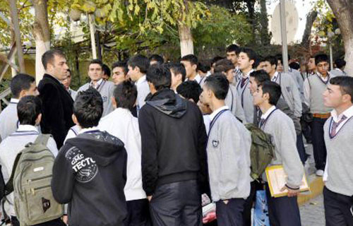 Okulda jöleli saç krizi! - Resim: 1