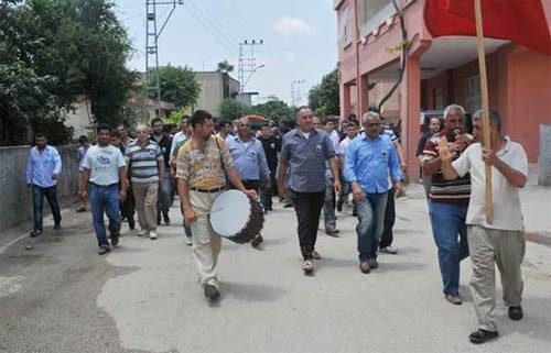 Davul zurnayla defnedildi - Resim: 4