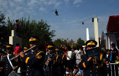 Baydemir'e kravat süprizi - Resim: 4