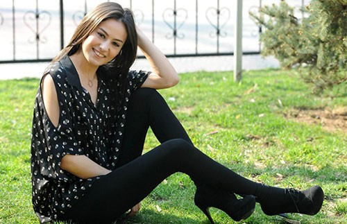 Sinem Sülün'ün yatak odasına kayınvalidesi böcek koydu! - Resim: 1