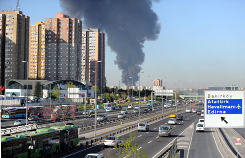 Zeytinburnu'nda korkutan yangın - Resim: 4