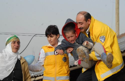 Depremde ölen annesini arıyor! - Resim: 4