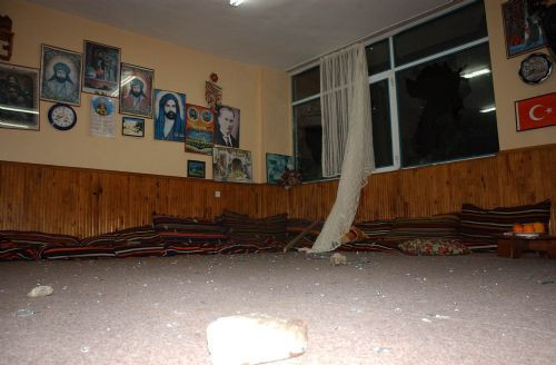 PKK'lılar cemevine saldırdı - Resim: 3