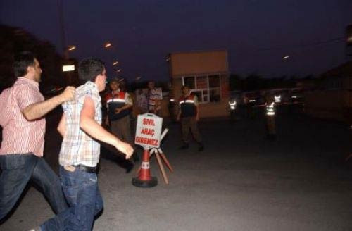 Fenerliler ve Trabzonlular birbirine girdi - Resim: 2