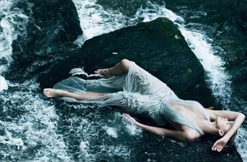 Ünlü oyuncu yıllar sonra ilk kez poz verdi! - Resim: 2