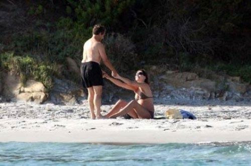 Carla Bruni ve Sarkozy plajda - Resim: 2