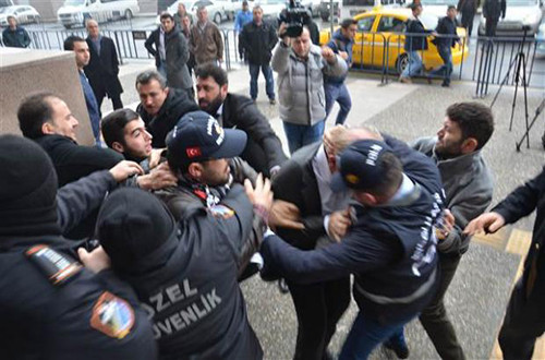 Eski Milletvekili Feyzi İşbaşaran'a dayak - Resim: 4