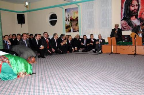 Alevileri bölen fotoğaf - Resim: 4