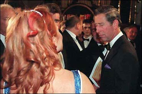 Çaktırmadan bakmak istediler ama...! - Resim: 3