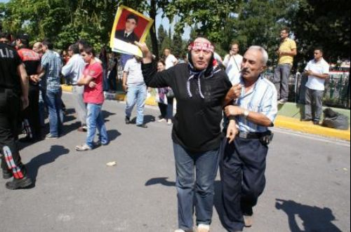 Şehit anmasına yürüyüş gerginliği - Resim: 1