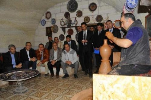 Bakan Ergün çanak çömlek yaptı - Resim: 3