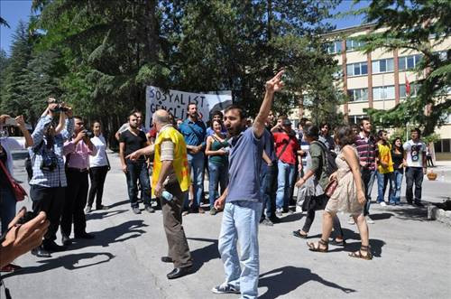 Üniversite bir anda fena karıştı - Resim: 3