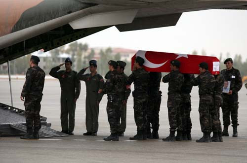 Türkiye şehitlerini uğurluyor - Resim: 3