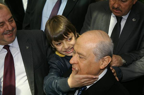Bahçeli'yi sevgiye boğan çocuk - Resim: 4