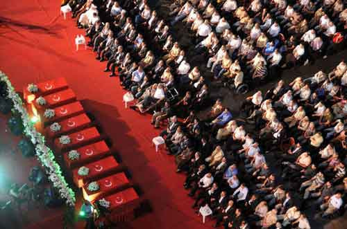 İsrail saldırısında ölen 9 kişiyi Hizbullah andı - Resim: 2