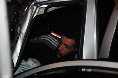 Kanlar içindeki sevgilisine böyle sarıldı! - Resim: 3