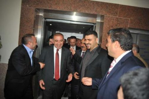 Gürsel Tekin asansörde kaldı - Resim: 4