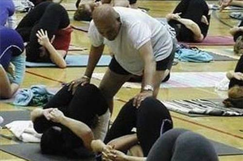 Spor salonunda elle taciz etti - Resim: 1