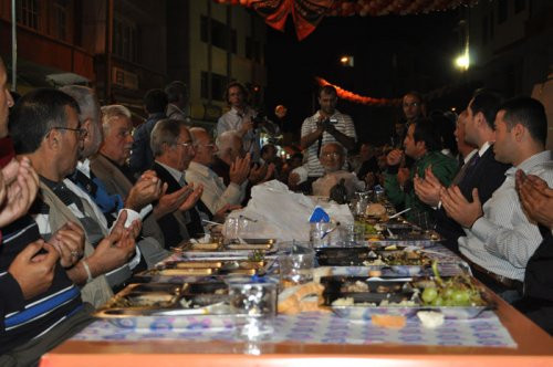 Rize'de ilginç iftar sofrası - Resim: 2