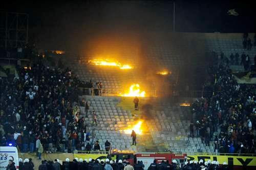 İzmir derbisinde olaylar çıktı - Resim: 4