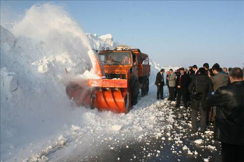 Bakan Yıldırım kar temizliği yaptı - Resim: 2