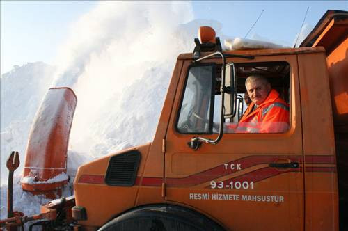 Bakan Yıldırım kar temizliği yaptı - Resim: 4
