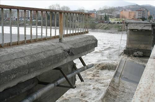 Zonguldak'ta köprü çöktü - Resim: 1