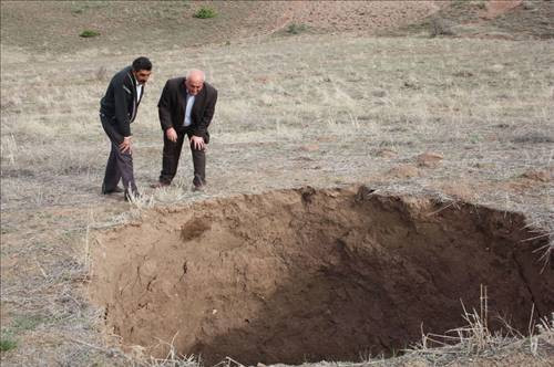 Erzincan'da ürküten çukur - Resim: 1